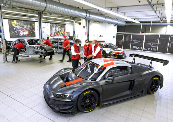 Audi Race Car Sets Sales Record | shinymetalboxes
