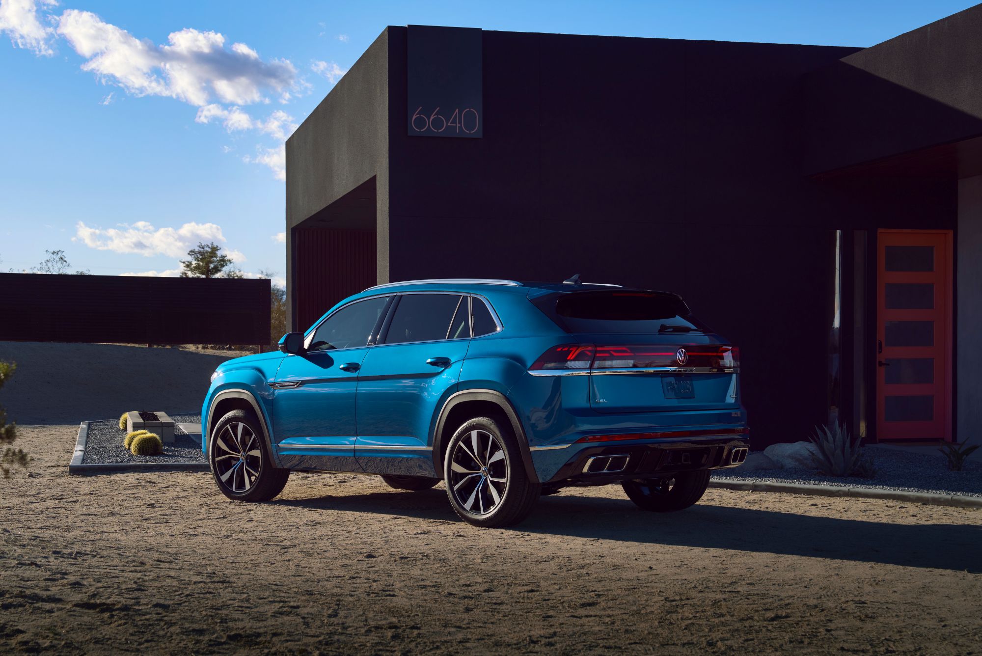 2025 Volkswagen Atlas Cross Sport SEL Premium R-Line | shinymetalboxes
